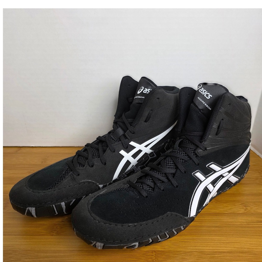 Asics Aggressor 4 Wrestling Shoes Black White Mens 12 1081A048 High Top Athletic